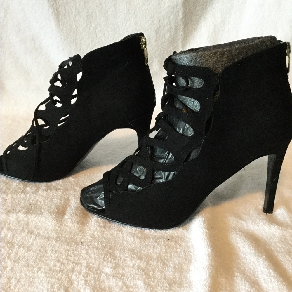 Marc Fisher NWT never worn.Lace up straps heels.